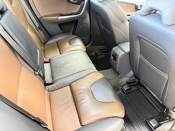 Volvo XC60 18 of 27