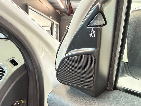 Volvo XC60 14 of 27