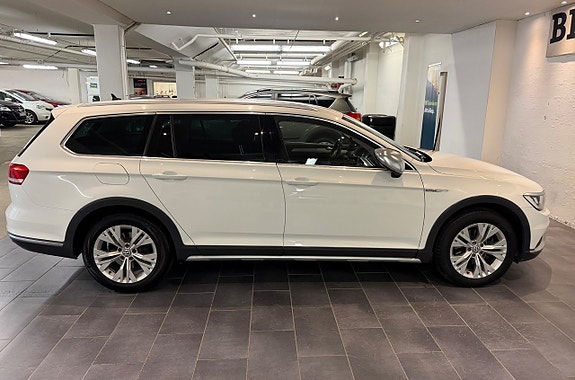 Volkswagen Passat Alltrack 4 of 17