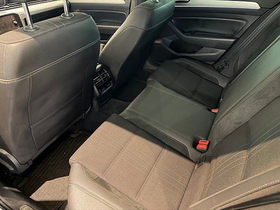 Volkswagen Passat Alltrack 13 of 17