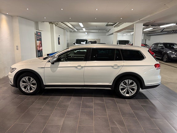 Volkswagen Passat Alltrack 5 of 17