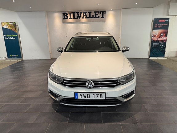 Volkswagen Passat Alltrack 3 of 17