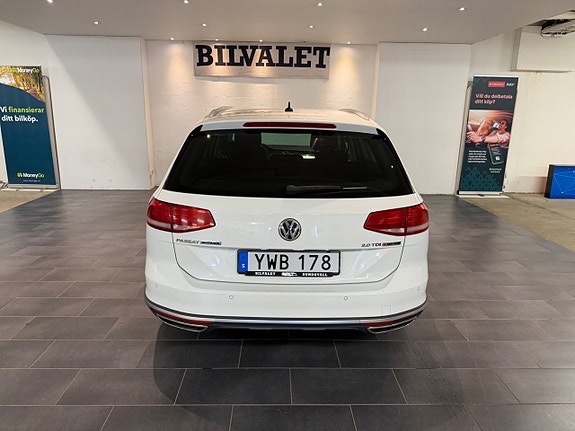 Volkswagen Passat Alltrack 8 of 17