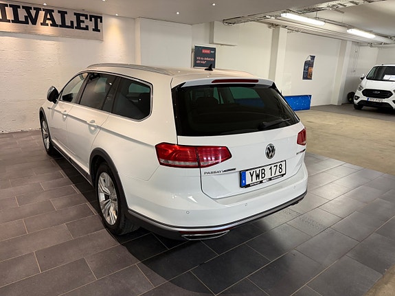 Volkswagen Passat Alltrack 7 of 17
