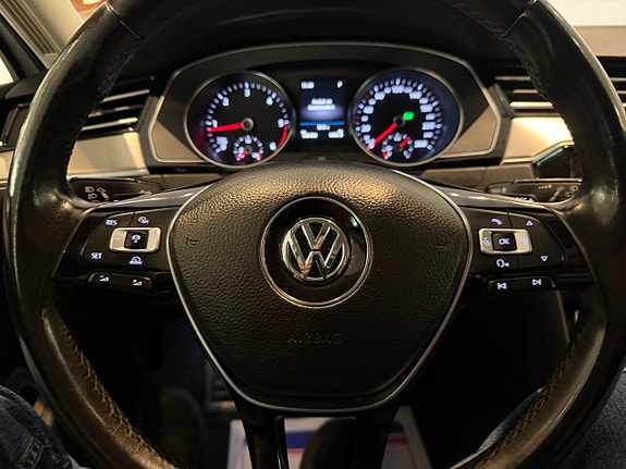 Volkswagen Passat Alltrack 16 of 17