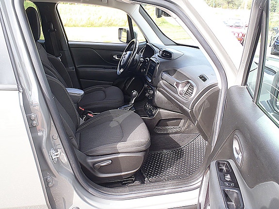 Jeep Renegade 10 of 11