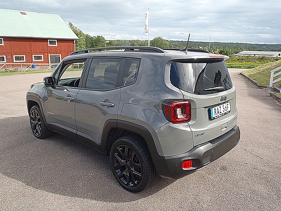 Jeep Renegade 3 of 11