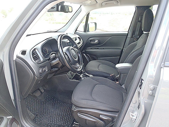Jeep Renegade 5 of 11