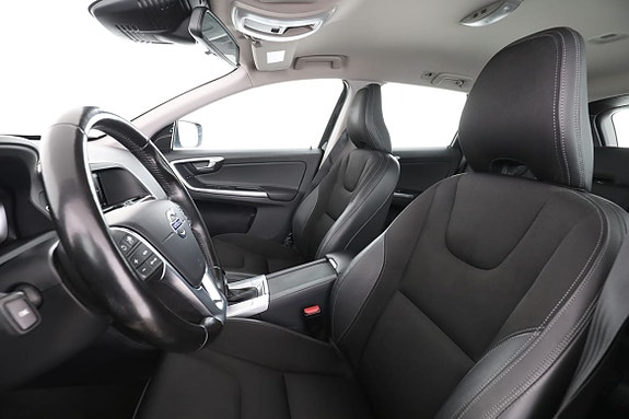 Volvo XC60 11 of 30
