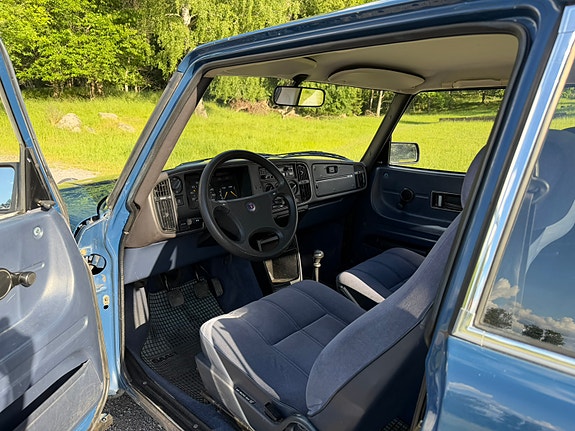 Saab 900i 8 of 9