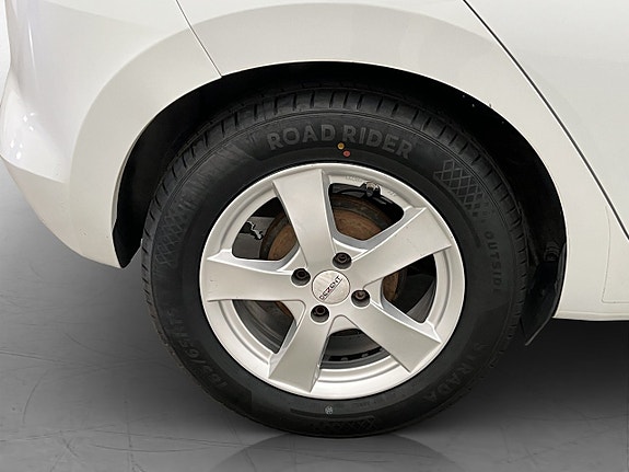 Nissan Micra 21 of 26