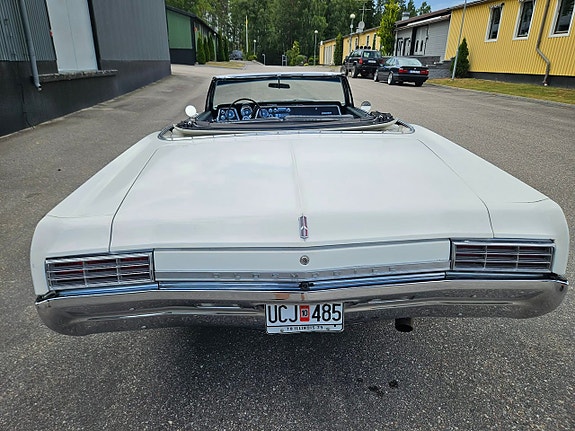 Oldsmobile Dynamic 88 6 of 13