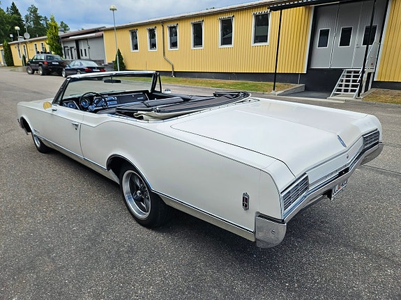 Oldsmobile Dynamic 88 7 of 13