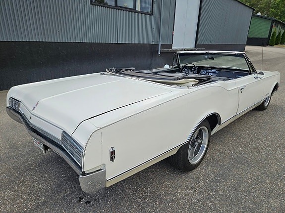 Oldsmobile Dynamic 88 5 of 13