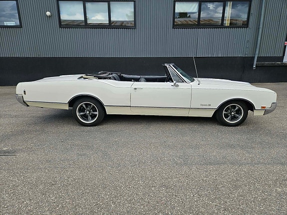 Oldsmobile Dynamic 88 4 of 13