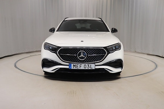 Mercedes-Benz E300 d 2 of 12