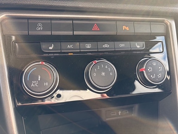 Volkswagen T-Roc 11 of 21