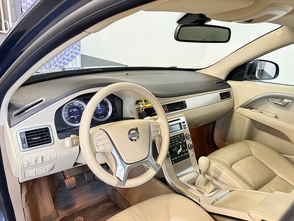 Volvo V70 10 of 21