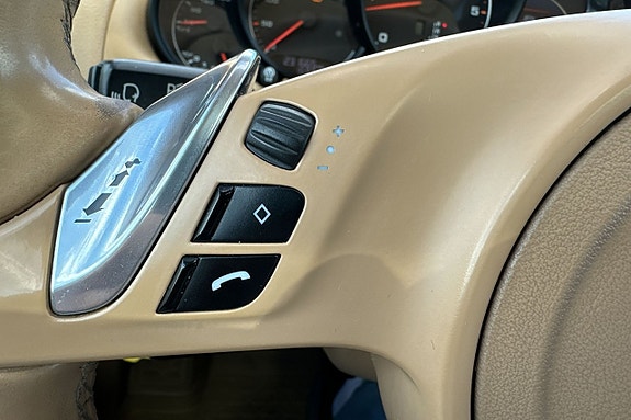 Porsche Cayenne 26 of 30