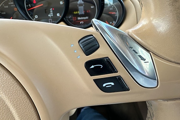 Porsche Cayenne 27 of 30