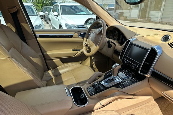 Porsche Cayenne 17 of 30