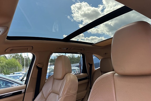 Porsche Cayenne 24 of 30