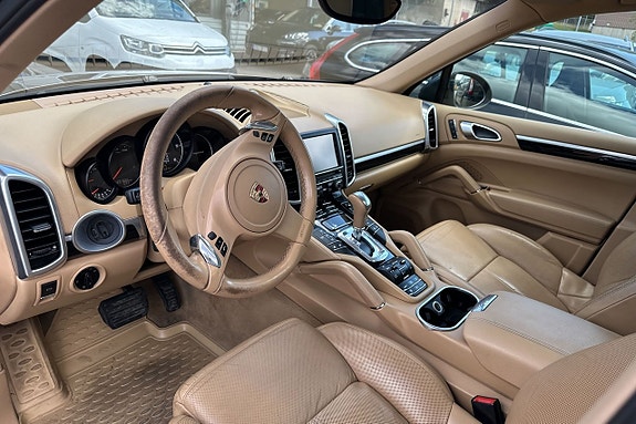 Porsche Cayenne 23 of 30