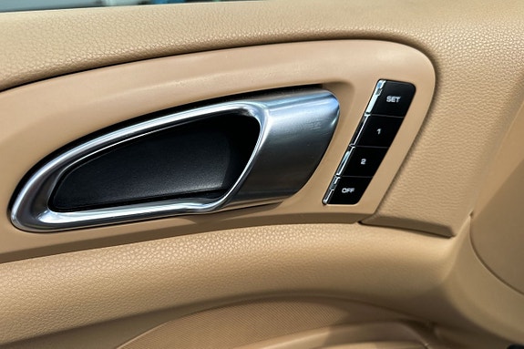 Porsche Cayenne 20 of 30