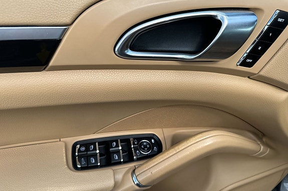Porsche Cayenne 21 of 30