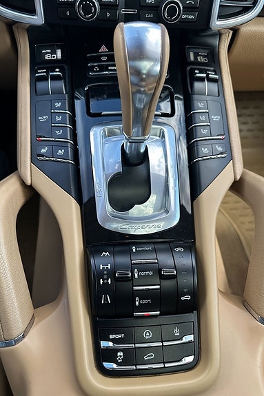 Porsche Cayenne 28 of 30