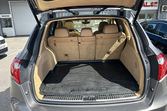Porsche Cayenne 10 of 30