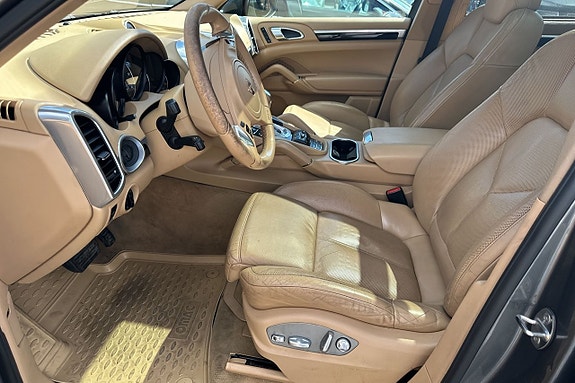 Porsche Cayenne 18 of 30