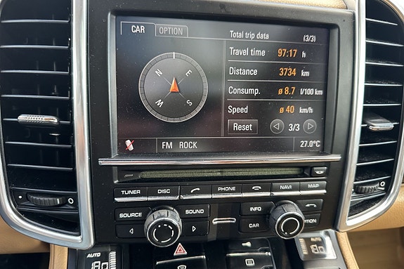 Porsche Cayenne 29 of 30