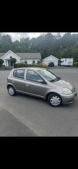 Toyota Yaris 3 of 4