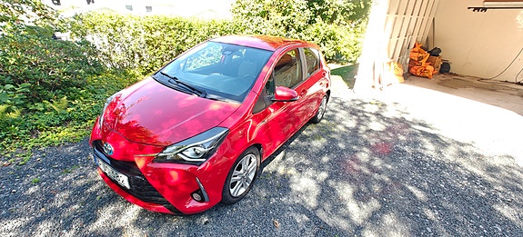 Toyota Yaris 2 of 26