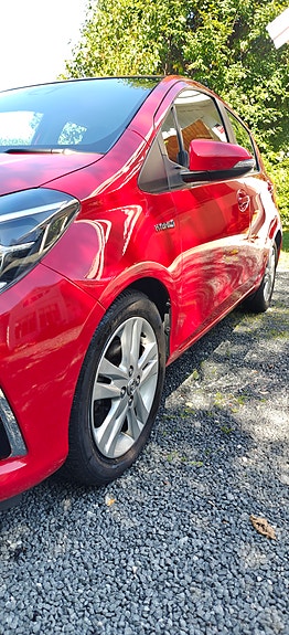Toyota Yaris 3 of 26