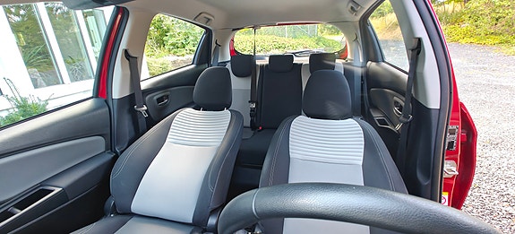 Toyota Yaris 22 of 26