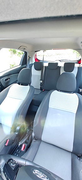 Toyota Yaris 19 of 26