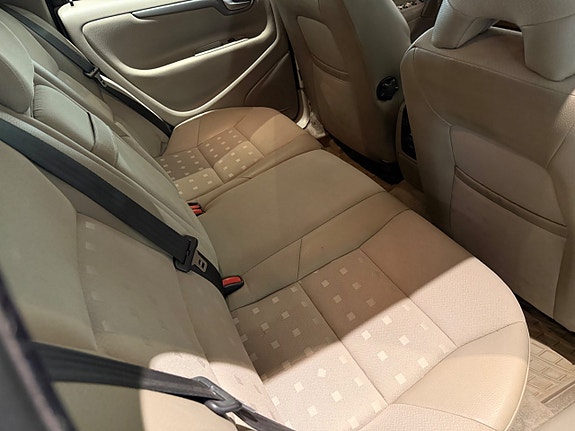 Volvo V70 13 of 16