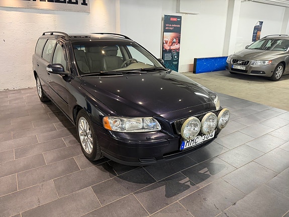 Volvo V70 2 of 16