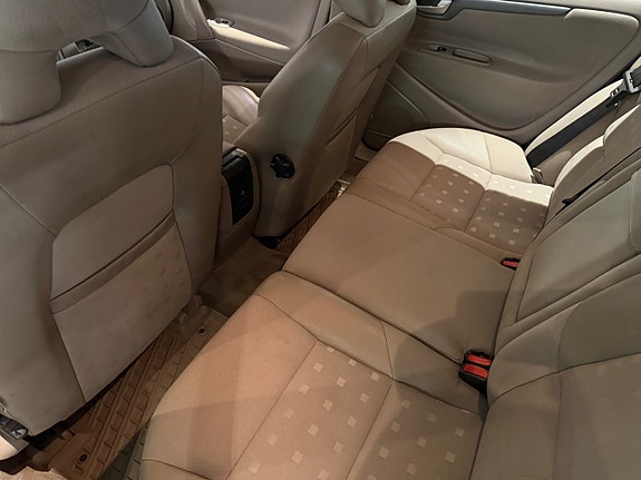 Volvo V70 12 of 16