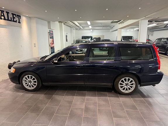 Volvo V70 8 of 16