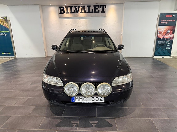 Volvo V70 3 of 16