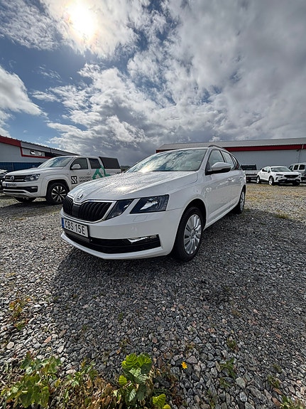 Skoda Octavia 2 of 6