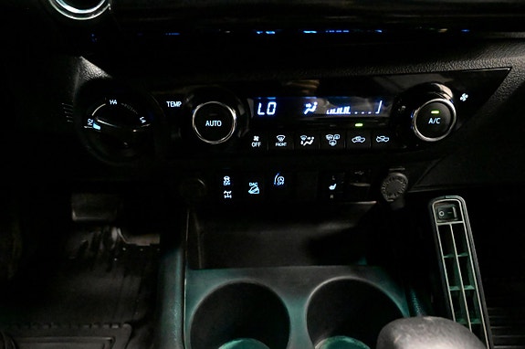 Toyota HiLux 20 of 22
