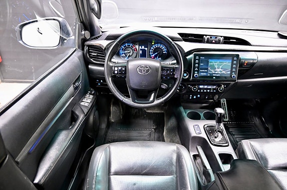 Toyota HiLux 13 of 22