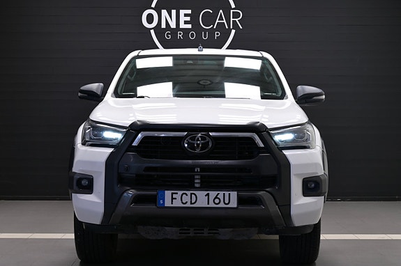 Toyota HiLux 2 of 22