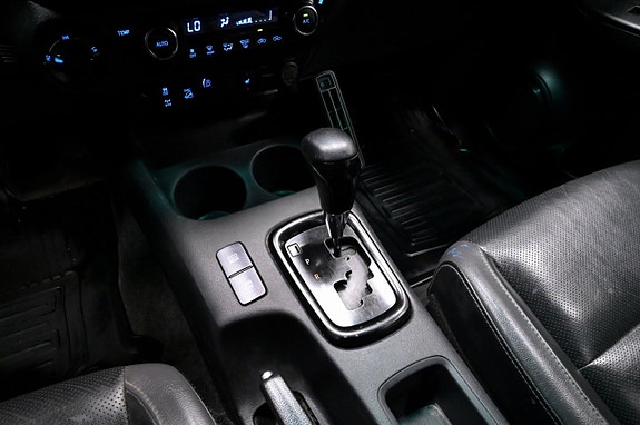 Toyota HiLux 17 of 22
