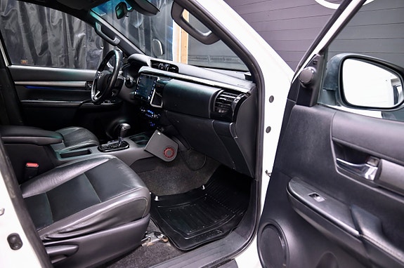 Toyota HiLux 9 of 22