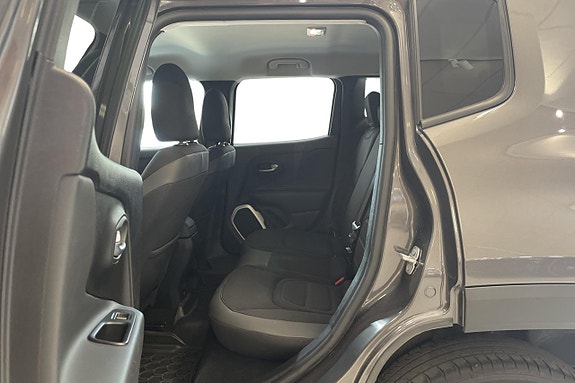 Jeep Renegade 14 of 27